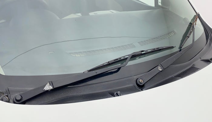 2016 Maruti Wagon R 1.0 VXI, Petrol, Manual, 73,587 km, Front windshield - Wiper Blade Broken/Rusted