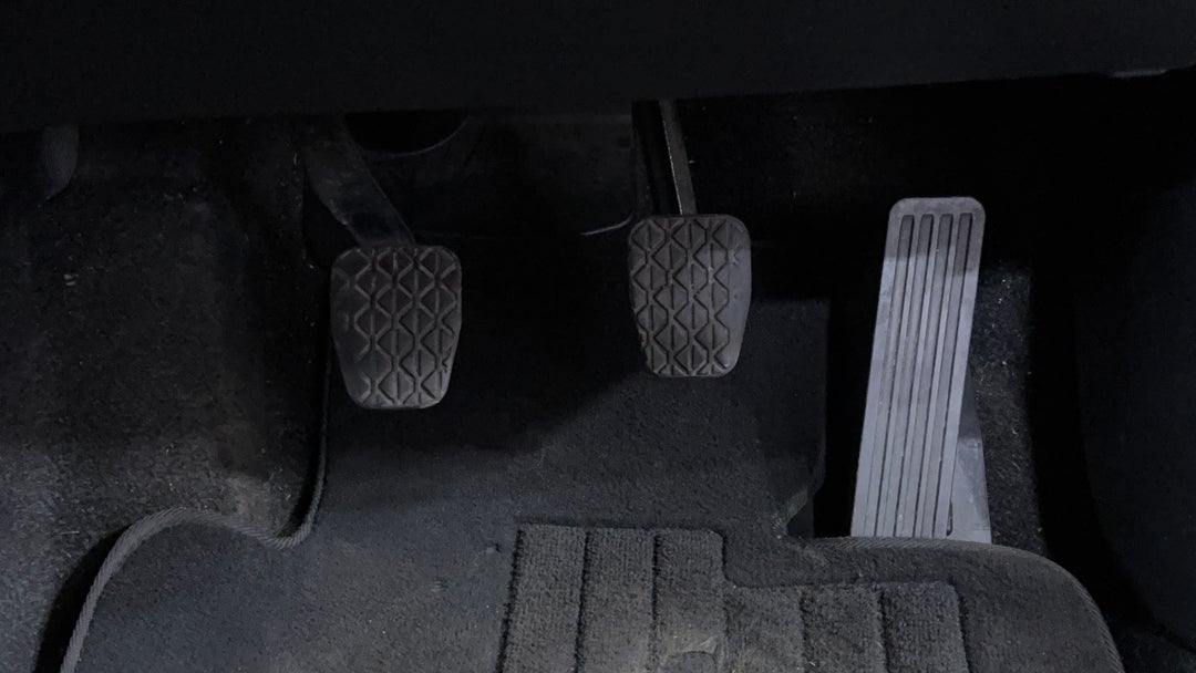 2016 Mazda 3 Maxx, Manual, 135785 km, Pedals and Footmat