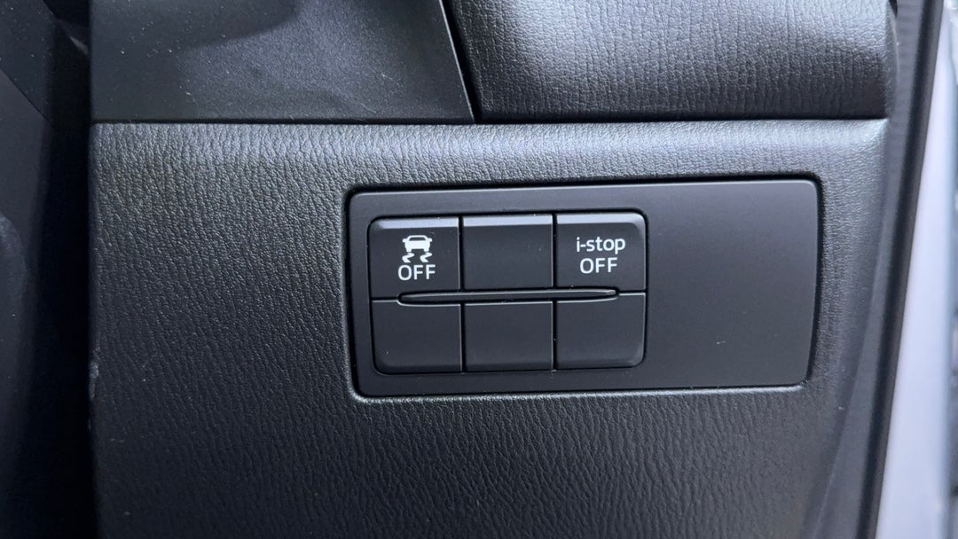 2016 Mazda 3 Maxx, Manual, 135785 km, Utility Switches/Buttons