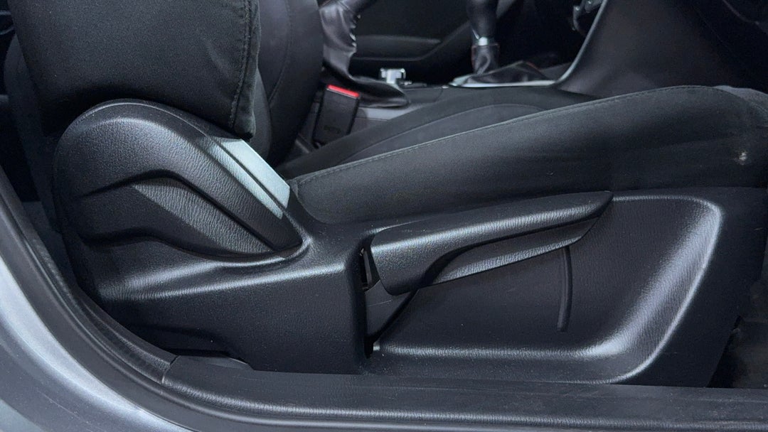 2016 Mazda 3 Maxx, Manual, 135785 km, Drivers Side Adjustment Panel