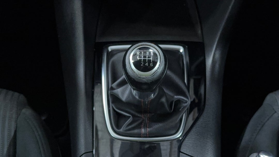 2016 Mazda 3 Maxx, Manual, 135785 km, Gear Lever 