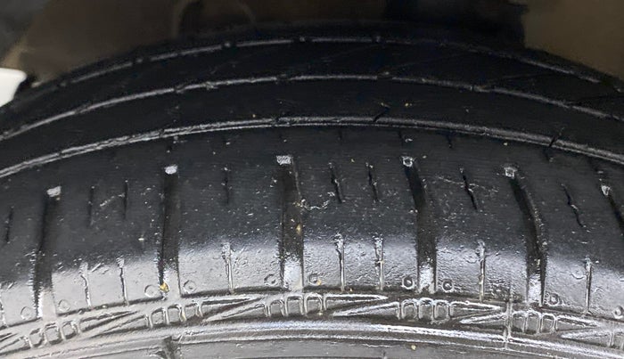 2016 Hyundai Grand i10 SPORTZ 1.2 KAPPA VTVT, Petrol, Manual, 73,848 km, Left Front Tyre Tread