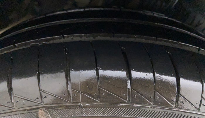 2015 Maruti Ertiga ZXI, Petrol, Manual, 76,092 km, Right Rear Tyre Tread