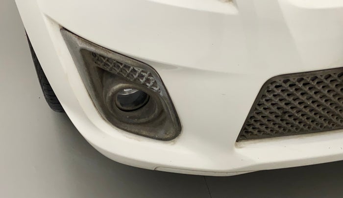 2015 Maruti Ertiga ZXI, Petrol, Manual, 76,092 km, Right fog light cover - Chrome has minor damage