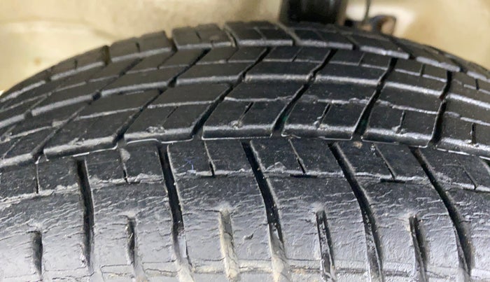 2015 Maruti Wagon R 1.0 VXI, Petrol, Manual, 12,047 km, Left Front Tyre Tread
