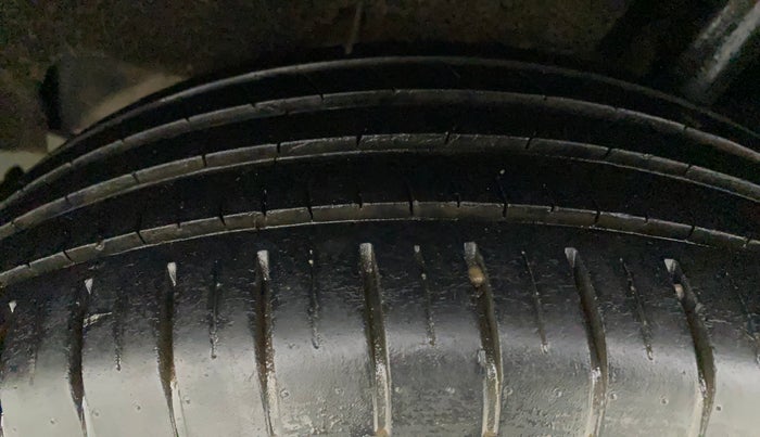 2019 Maruti Baleno ZETA PETROL 1.2, Petrol, Manual, 40,825 km, Left Rear Tyre Tread