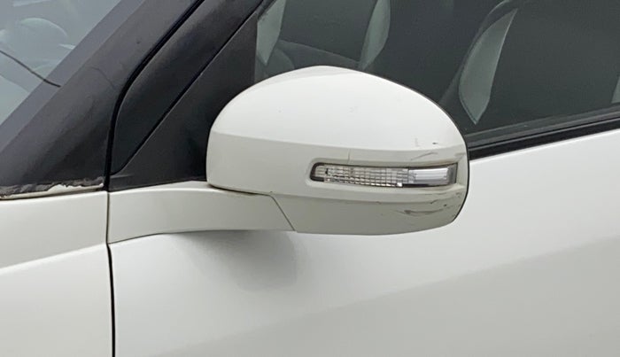 2016 Maruti Swift VXI O, Petrol, Manual, 98,250 km, Left rear-view mirror - Cover has minor damage