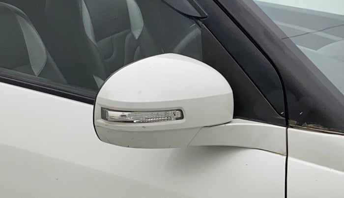 2016 Maruti Swift VXI O, Petrol, Manual, 98,250 km, Right rear-view mirror - Minor scratches