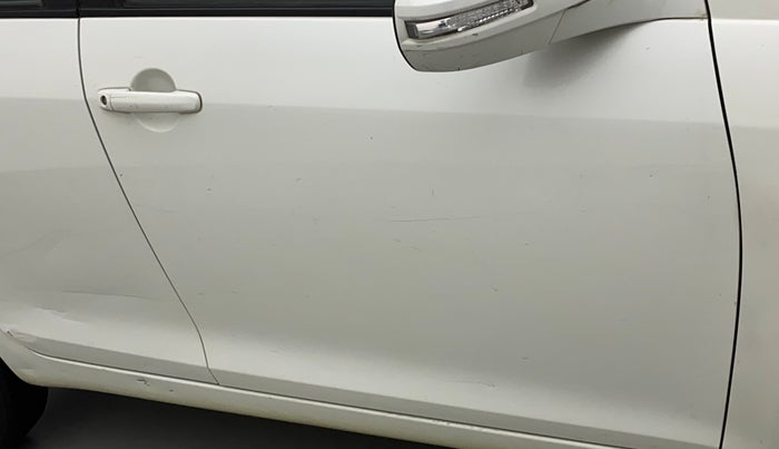 2016 Maruti Swift VXI O, Petrol, Manual, 98,250 km, Driver-side door - Minor scratches