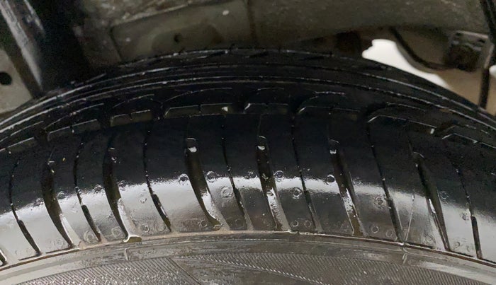 2019 Mahindra KUV 100 NXT K2 P 6 STR, Petrol, Manual, 79,986 km, Right Rear Tyre Tread