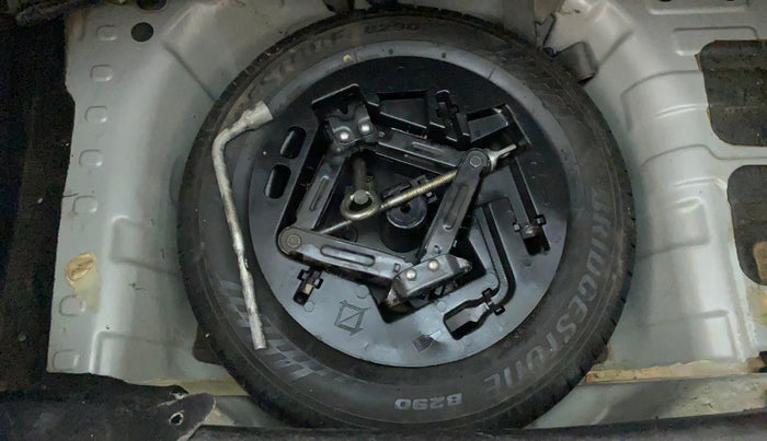 2019 Mahindra KUV 100 NXT K2 P 6 STR, Petrol, Manual, 79,986 km, Dicky (Boot door) - Tool missing