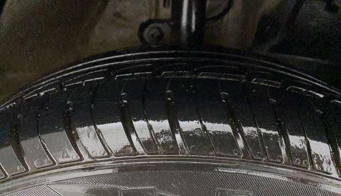 2019 Mahindra KUV 100 NXT K2 P 6 STR, Petrol, Manual, 79,986 km, Right Front Tyre Tread