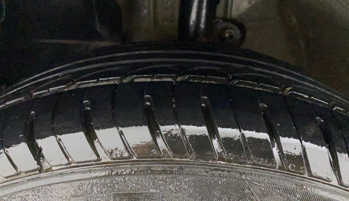 2019 Mahindra KUV 100 NXT K2 P 6 STR, Petrol, Manual, 79,986 km, Left Front Tyre Tread