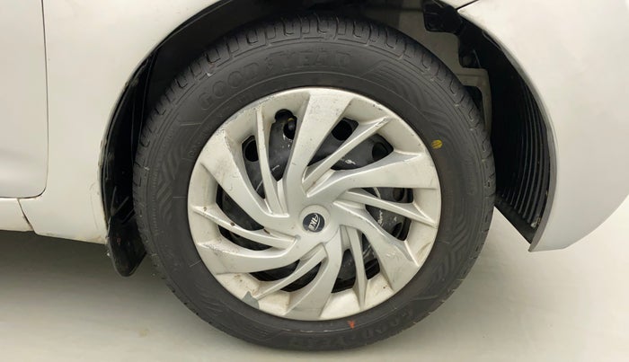 2017 Hyundai Eon ERA +, Petrol, Manual, 52,120 km, Right Front Wheel