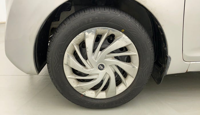 2017 Hyundai Eon ERA +, Petrol, Manual, 52,120 km, Left Front Wheel