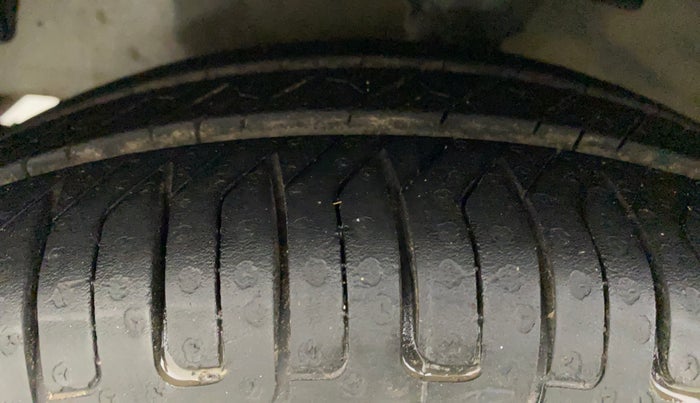2017 Hyundai Eon ERA +, Petrol, Manual, 52,120 km, Left Front Tyre Tread