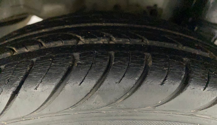 2017 Hyundai Eon ERA +, Petrol, Manual, 52,120 km, Left Rear Tyre Tread