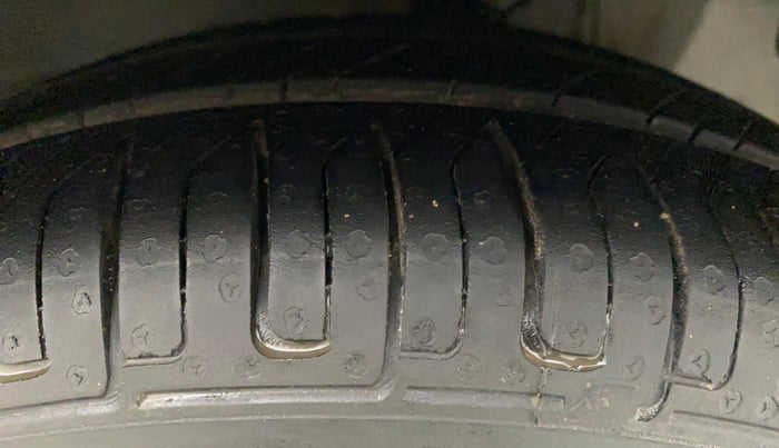 2017 Hyundai Eon ERA +, Petrol, Manual, 52,120 km, Right Front Tyre Tread