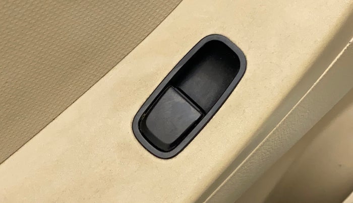 2017 Hyundai Eon ERA +, Petrol, Manual, 52,120 km, Left front window switch / handle - Switch/handle not functional