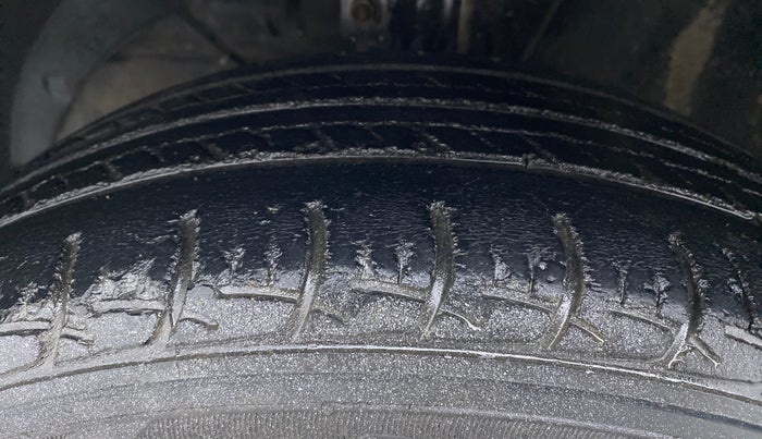 2016 Maruti Baleno DELTA PETROL 1.2, Petrol, Manual, 68,242 km, Left Front Tyre Tread