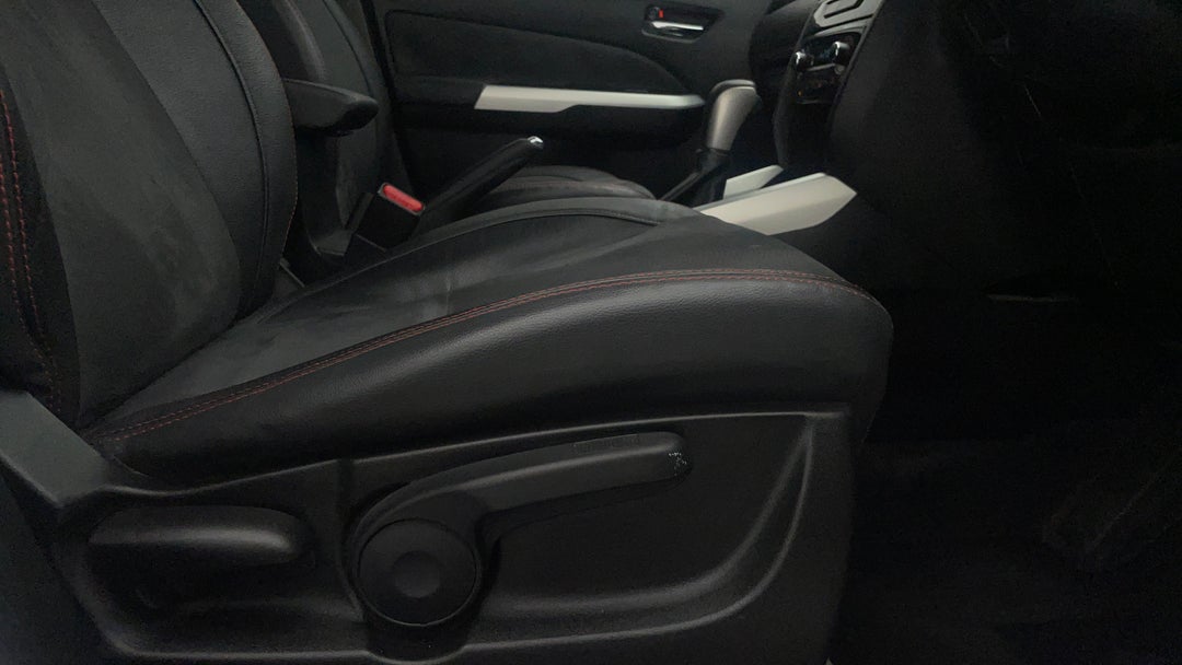 2017 Suzuki Vitara S Turbo (2WD), Automatic, 73893 km, Drivers Side Adjustment Panel