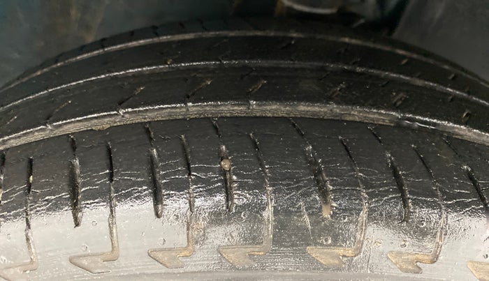2017 Maruti IGNIS DELTA 1.2 K12, Petrol, Manual, 30,445 km, Right Front Tyre Tread