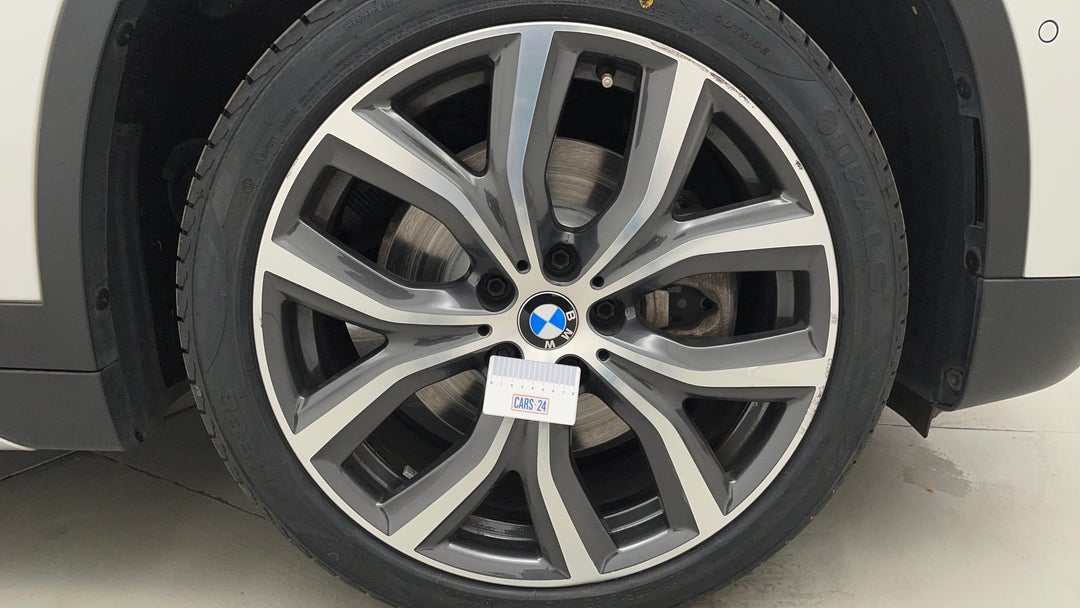 2017 BMW X1 Xdrive 25i, Automatic, 79734 km, Wheels Rim Front RHS Gutter Rash