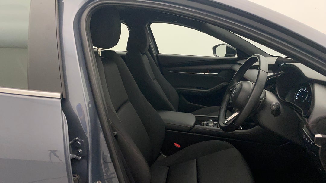 2024 Mazda Mazda3 G25 Evolve Sp, Automatic, 19900 km, Right Side Front Door Cabin View