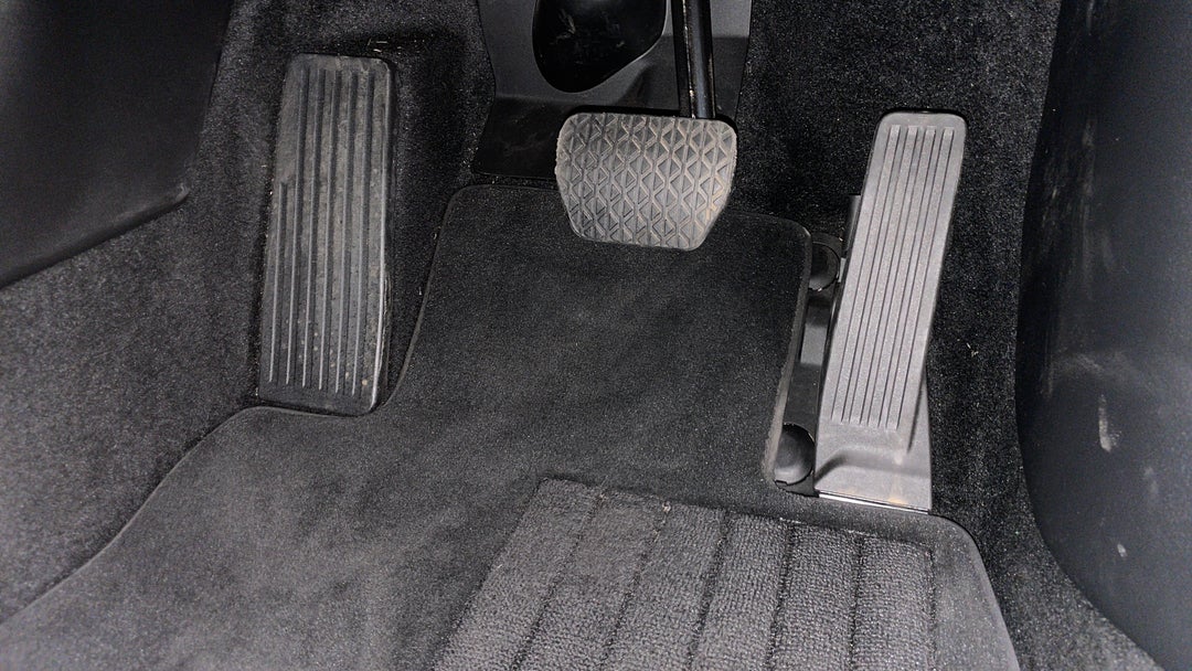 2024 Mazda Mazda3 G25 Evolve Sp, Automatic, 19900 km, Pedals and Footmat