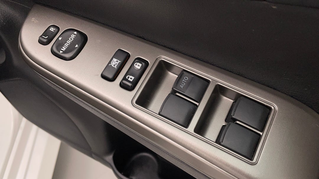 2017 Toyota Aurion At-x, Automatic, 64946 km, Drivers Side Door Panel Controls