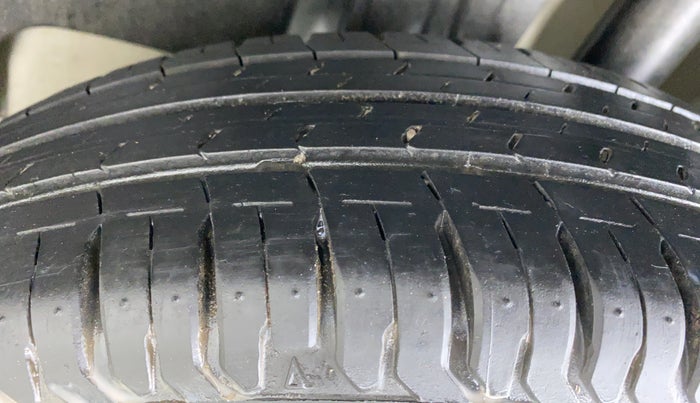 2018 Maruti Swift VXI, Petrol, Manual, 19,972 km, Left Rear Tyre Tread