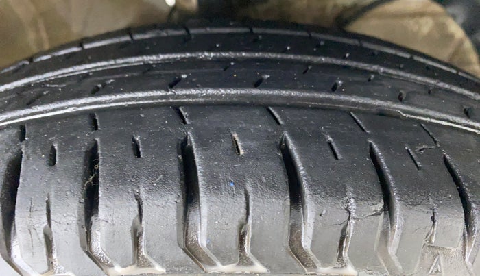 2018 Maruti Swift VXI, Petrol, Manual, 19,972 km, Right Front Tyre Tread