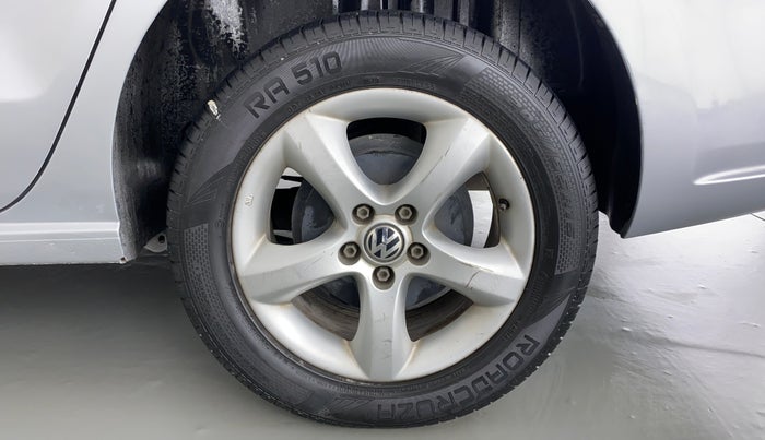 2014 Volkswagen Vento HIGHLINE 1.2 TSI AT, Petrol, Automatic, 76,696 km, Left Rear Wheel