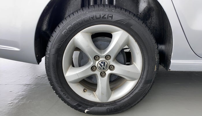 2014 Volkswagen Vento HIGHLINE 1.2 TSI AT, Petrol, Automatic, 76,696 km, Right Rear Wheel