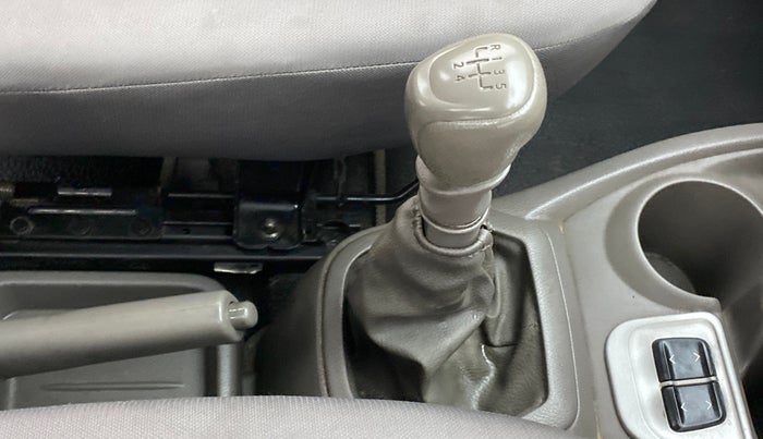 2016 Datsun Redi Go T (O), Petrol, Manual, 53,514 km, Gear Lever