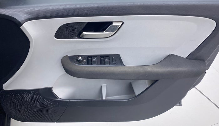 2020 Tata ALTROZ XZ 1.2, Petrol, Manual, 9,534 km, Driver Side Door Panels Control