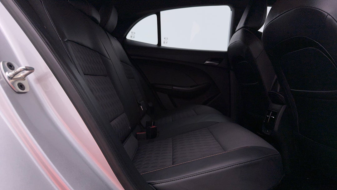 2024 MG Mg3 Hybrid+ Essence, Automatic, 21953 km, Right Side Rear Door Cabin View