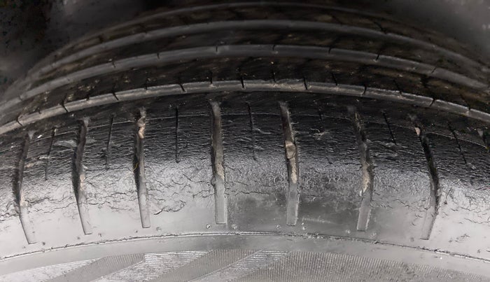 2017 Volkswagen Polo HIGHLINE PLUS 1.2L PETROL, Petrol, Manual, 23,293 km, Right Rear Tyre Tread