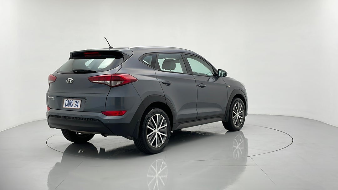 Right Back Diagonal (45- Degree) View