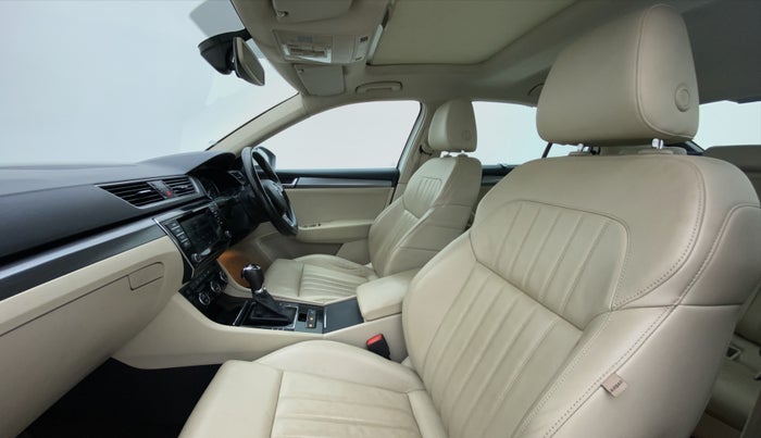 2016 Skoda Superb 1.8 TSI STYLE AT, Petrol, Automatic, 16,479 km, Right Side Front Door Cabin