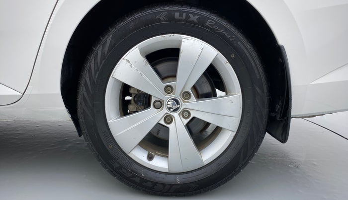 2016 Skoda Superb 1.8 TSI STYLE AT, Petrol, Automatic, 16,479 km, Left Rear Wheel