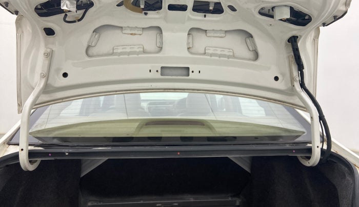 2015 Honda City 1.5L I-VTEC SV, Petrol, Manual, 50,933 km, Dicky (Boot door) - Spoiler has minor damage