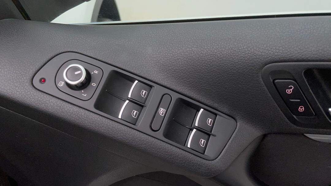 2015 Volkswagen Tiguan 132 Tsi (4x4), Automatic, 67665 km, Drivers Side Door Panel Controls