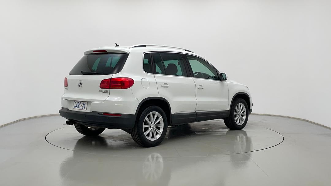 2015 Volkswagen Tiguan 132 Tsi (4x4), Automatic, 67665 km, Right Back Diagonal (45- Degree) View