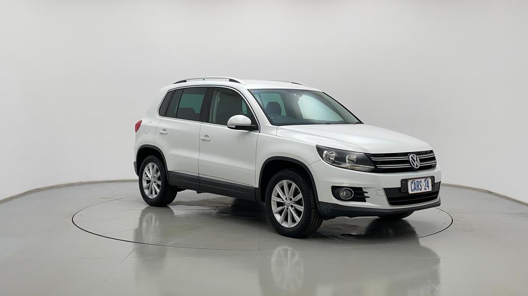 2015 Volkswagen Tiguan 132 Tsi (4x4), Automatic, 67665 km, Right Front Diagonal (45- Degree) View