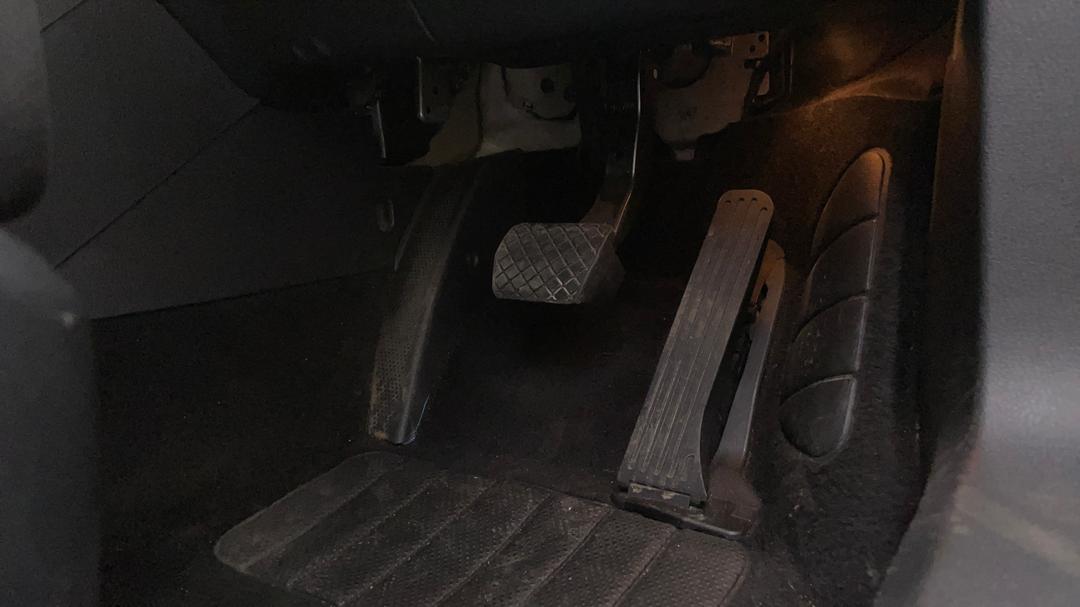 2015 Volkswagen Tiguan 132 Tsi (4x4), Automatic, 67665 km, Pedals and Footmat