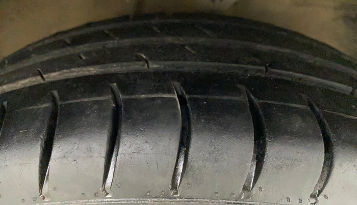 2014 Maruti Alto K10 VXI, CNG, Manual, 65,624 km, Right Front Tyre Tread