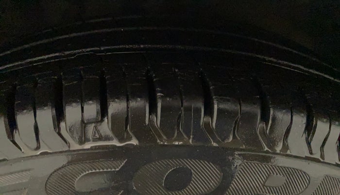 2014 Hyundai i10 SPORTZ 1.1, Petrol, Manual, 58,868 km, Right Front Tyre Tread