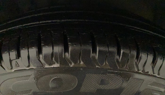 2014 Hyundai i10 SPORTZ 1.1, Petrol, Manual, 58,868 km, Left Front Tyre Tread