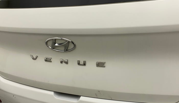 2022 Hyundai VENUE S+ 1.2, Petrol, Manual, 13,575 km, Dicky (Boot door) - Minor scratches